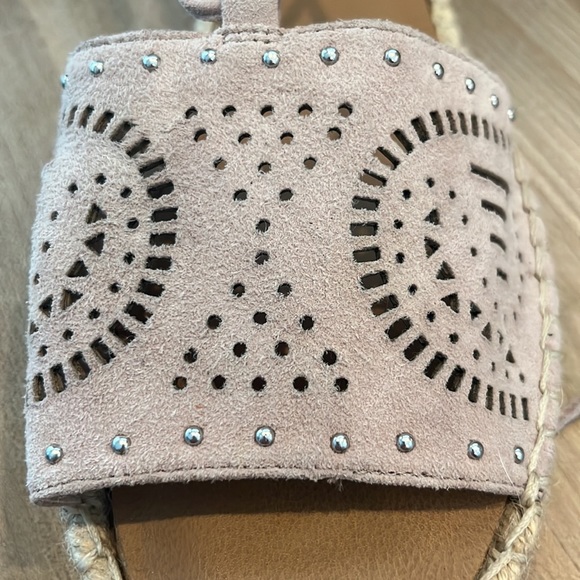 Susina Flat Time Lace Up Sandals Size 8 Tan Suede - Picture 7 of 8